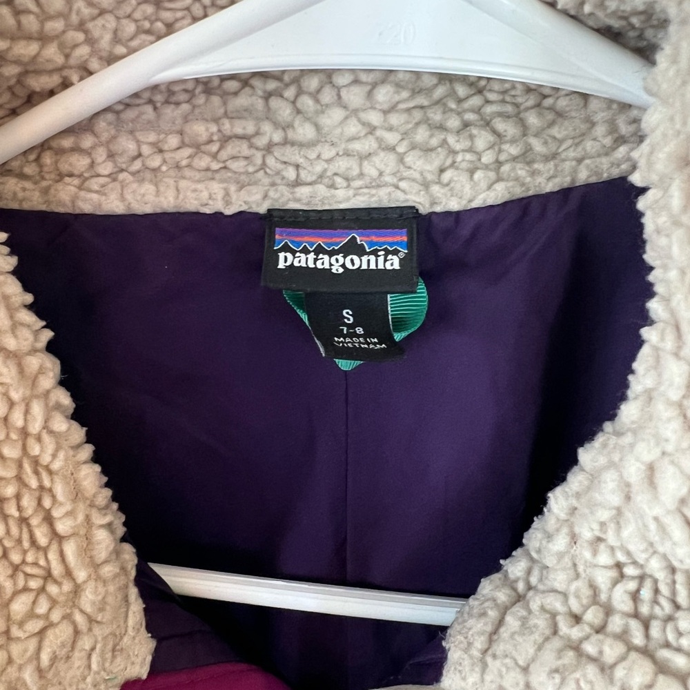 Patagonia Kids Cream Fleece Jacket with Magenta Pocket and Teal Collar Trim - Picture 3 of 4